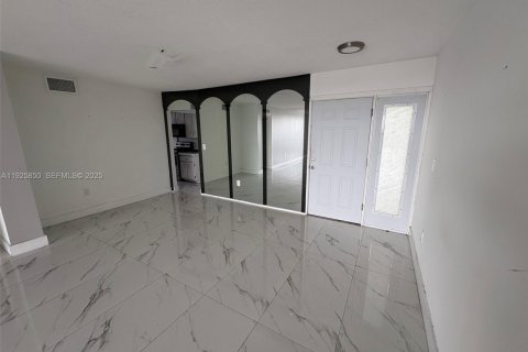 Купить кондоминиум в Майами, Флорида 2 спальни, 151.71м2, № 1984631 - фото 11