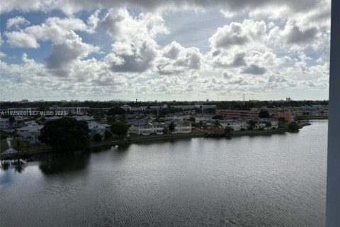 Купить кондоминиум в Майами, Флорида 2 спальни, 151.71м2, № 1984631 - фото 6