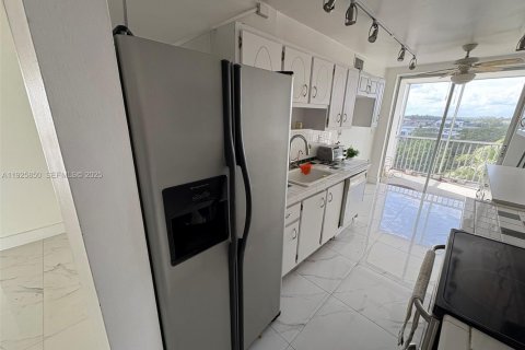 Купить кондоминиум в Майами, Флорида 2 спальни, 151.71м2, № 1984631 - фото 16