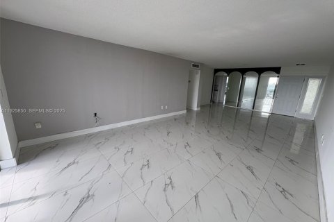 Купить кондоминиум в Майами, Флорида 2 спальни, 151.71м2, № 1984631 - фото 12