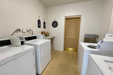 Condo in Bradenton, Florida, 1 bedroom  № 1320293 - photo 13