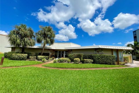 Condo in Bradenton, Florida, 1 bedroom  № 1320293 - photo 15