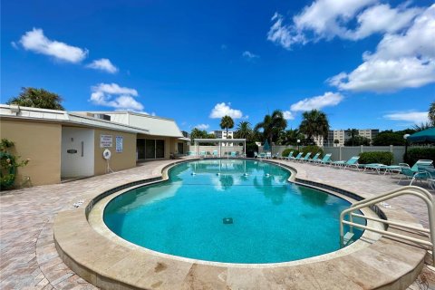 Condo in Bradenton, Florida, 1 bedroom  № 1320293 - photo 16