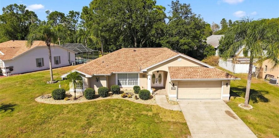Villa ou maison à Spring Hill, Floride 3 chambres, 178.09 m2 № 2431868
