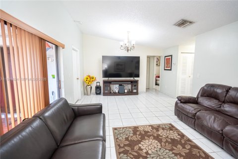 Купить кондоминиум в Майами, Флорида 2 спальни, 78.04м2, № 2005824 - фото 18