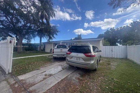 Casa en venta en Homestead, Florida, 4 dormitorios, 138.33 m2 № 1967467 - foto 3