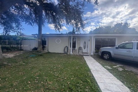 Casa en venta en Homestead, Florida, 4 dormitorios, 138.33 m2 № 1967467 - foto 1