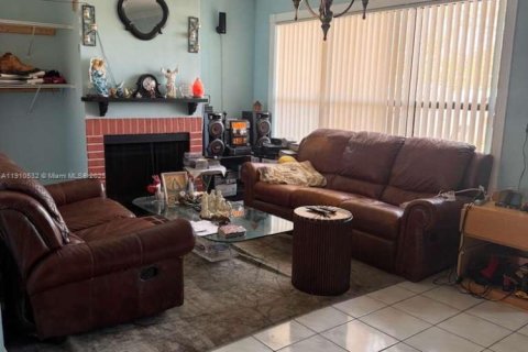 Casa en venta en Homestead, Florida, 4 dormitorios, 138.33 m2 № 1967467 - foto 25