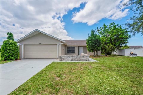 House in Bradenton, Florida 3 bedrooms, 134.99 sq.m. № 1845421 - photo 1