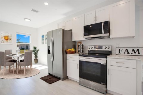 Apartment in Englewood, Florida 3 bedrooms, 106.93 sq.m. № 2391416 - photo 3
