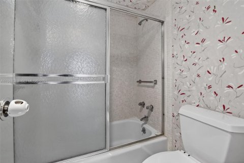 Copropriété à vendre à Hallandale Beach, Floride: 3 chambres, 165.37 m2 № 2033729 - photo 23