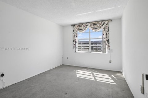 Copropriété à vendre à Hallandale Beach, Floride: 3 chambres, 165.37 m2 № 2033729 - photo 17