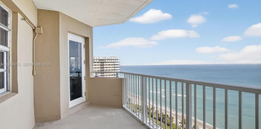 Condo à Hallandale Beach, Floride, 3 chambres  № 2033729