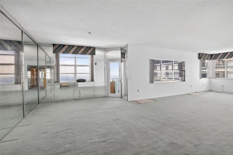Copropriété à vendre à Hallandale Beach, Floride: 3 chambres, 165.37 m2 № 2033729 - photo 7