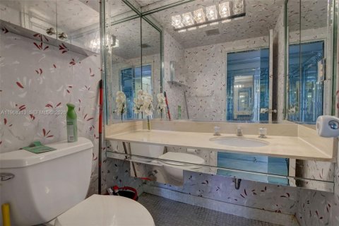 Copropriété à vendre à Hallandale Beach, Floride: 3 chambres, 165.37 m2 № 2033729 - photo 12