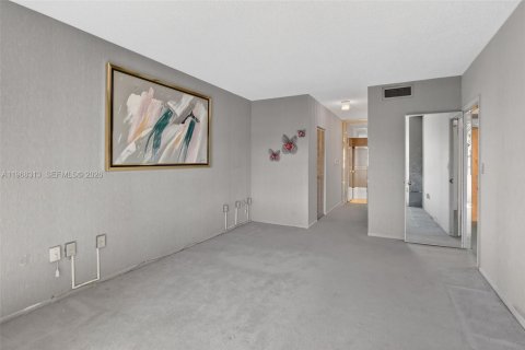 Copropriété à vendre à Hallandale Beach, Floride: 3 chambres, 165.37 m2 № 2033729 - photo 20