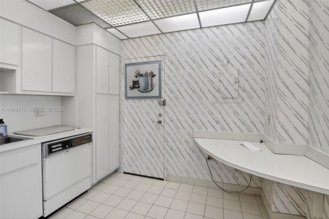 Copropriété à vendre à Hallandale Beach, Floride: 3 chambres, 165.37 m2 № 2033729 - photo 10