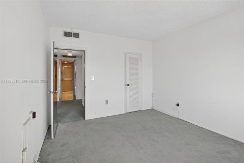 Copropriété à vendre à Hallandale Beach, Floride: 3 chambres, 165.37 m2 № 2033729 - photo 18