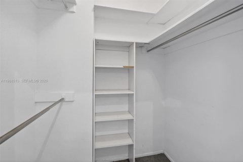 Copropriété à vendre à Hallandale Beach, Floride: 3 chambres, 165.37 m2 № 2033729 - photo 24