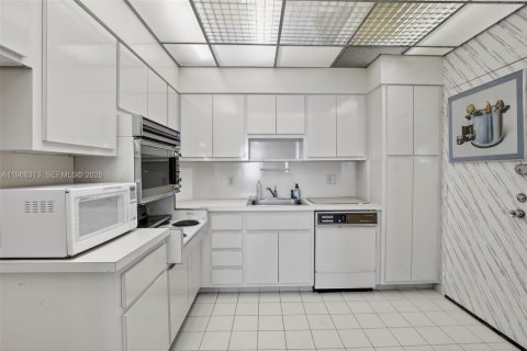 Copropriété à vendre à Hallandale Beach, Floride: 3 chambres, 165.37 m2 № 2033729 - photo 9