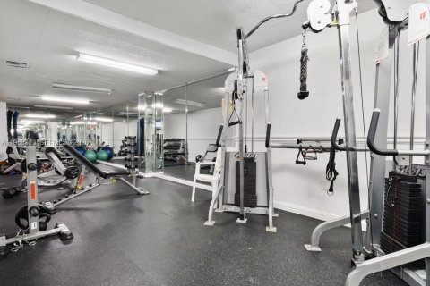 Copropriété à vendre à Hallandale Beach, Floride: 3 chambres, 165.37 m2 № 2033729 - photo 27