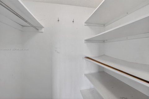 Copropriété à vendre à Hallandale Beach, Floride: 3 chambres, 165.37 m2 № 2033729 - photo 15