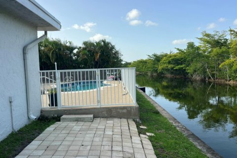 Casa en venta en Tamarac, Florida, 3 dormitorios, 198.72 m2 № 2186878 - foto 17