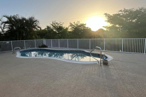 Casa en venta en Tamarac, Florida, 3 dormitorios, 198.72 m2 № 2186878 - foto 19