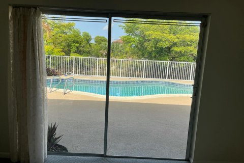 Casa en venta en Tamarac, Florida, 3 dormitorios, 198.72 m2 № 2186878 - foto 3