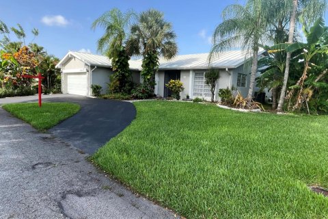 House in Tamarac, Florida 3 bedrooms, 198.72 sq.m. № 2186878