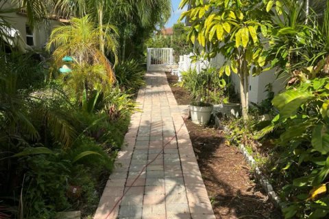Casa en venta en Tamarac, Florida, 3 dormitorios, 198.72 m2 № 2186878 - foto 2