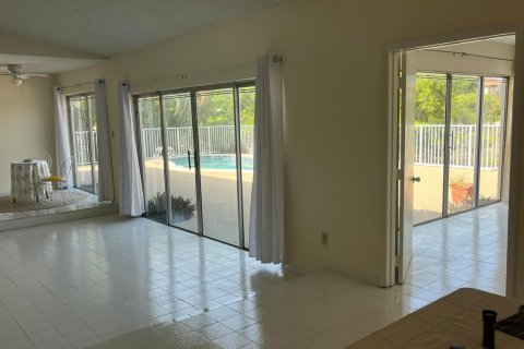 Casa en venta en Tamarac, Florida, 3 dormitorios, 198.72 m2 № 2186878 - foto 10