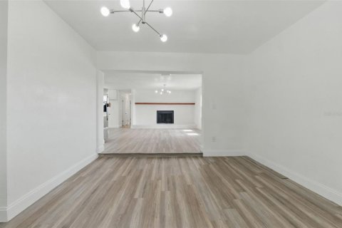 House in Lake Wales, Florida 3 bedrooms, 166.39 sq.m. № 2095782 - photo 8