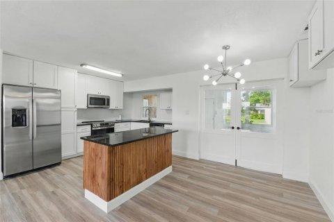 House in Lake Wales, Florida 3 bedrooms, 166.39 sq.m. № 2095782 - photo 19