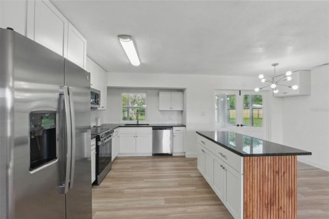 House in Lake Wales, Florida 3 bedrooms, 166.39 sq.m. № 2095782 - photo 17
