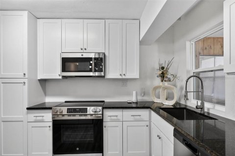 House in Lake Wales, Florida 3 bedrooms, 166.39 sq.m. № 2095782 - photo 12