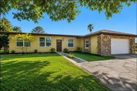 House in Lake Wales, Florida 3 bedrooms, 166.39 sq.m. № 2095782 - photo 2