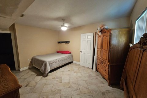 House in Pierson, Florida 5 bedrooms, 501.67 sq.m. № 2204962 - photo 15