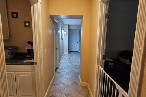 House in Pierson, Florida 5 bedrooms, 501.67 sq.m. № 2204962 - photo 8