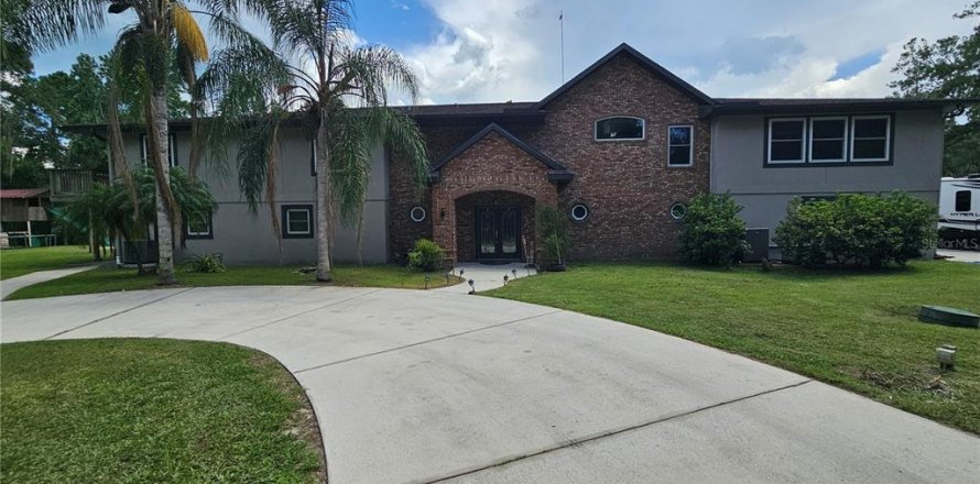 House in Pierson, Florida 5 bedrooms, 501.67 sq.m. № 2204962