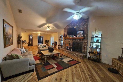 House in Pierson, Florida 5 bedrooms, 501.67 sq.m. № 2204962 - photo 22