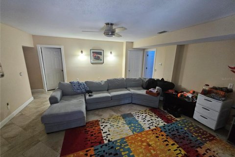 House in Pierson, Florida 5 bedrooms, 501.67 sq.m. № 2204962 - photo 13