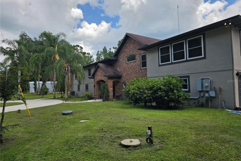 House in Pierson, Florida 5 bedrooms, 501.67 sq.m. № 2204962 - photo 4