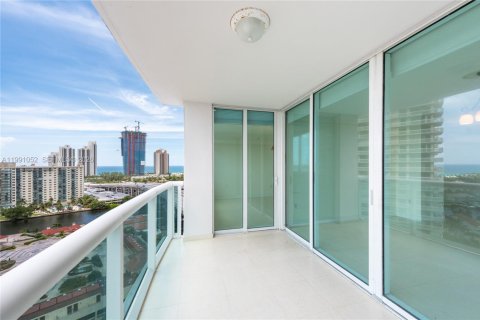 Condominio en alquiler en Aventura, Florida, 2 dormitorios, 132.39 m2 № 2057379 - foto 3