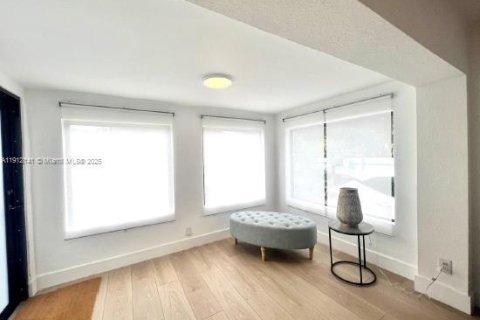 Villa ou maison à louer à Miami, Floride: 3 chambres, 95.88 m2 № 1968149 - photo 4