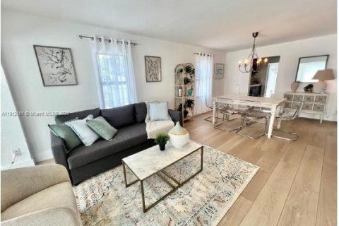 Villa ou maison à louer à Miami, Floride: 3 chambres, 95.88 m2 № 1968149 - photo 3