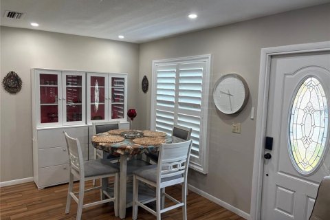 Casa en alquiler en Sun City Center, Florida, 2 dormitorios, 85.47 m2 № 1912778 - foto 8