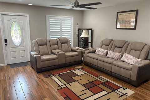 Casa en alquiler en Sun City Center, Florida, 2 dormitorios, 85.47 m2 № 1912778 - foto 4