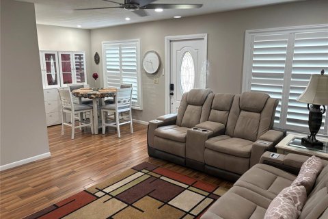 Casa en alquiler en Sun City Center, Florida, 2 dormitorios, 85.47 m2 № 1912778 - foto 5