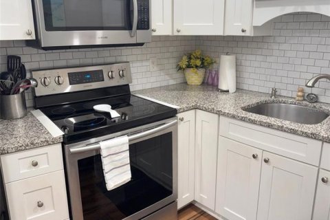 Casa en alquiler en Sun City Center, Florida, 2 dormitorios, 85.47 m2 № 1912778 - foto 11